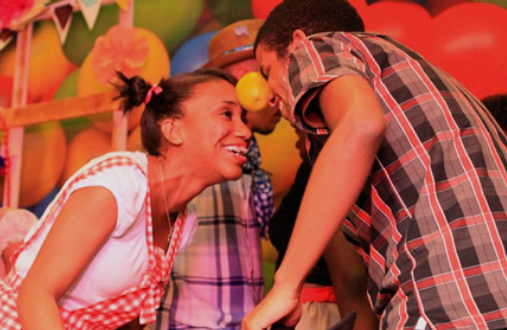 Brincadeiras de Festa Junina: 15 ideias fáceis para animar crianças, família e convidados captura de tela 2026 05 18 165252
